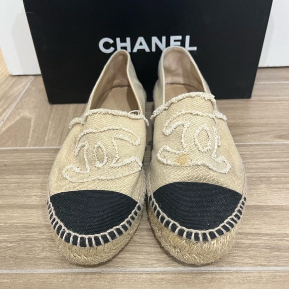 CHANEL Beige and Black Canvas Espadrilles - Picture 2 of 13